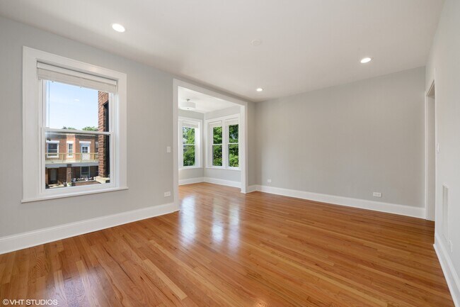 Building Photo - 3011 W Eastwood Ave