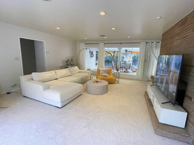 Building Photo - 1805 Sylvian Cir