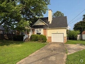 Building Photo - 2011 Windroe Dr