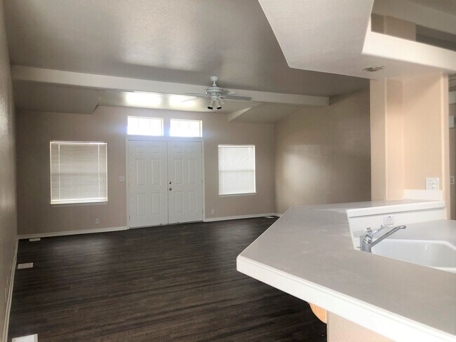 Foto del edificio - Coming Soon! Recently Remodeled Large Home!