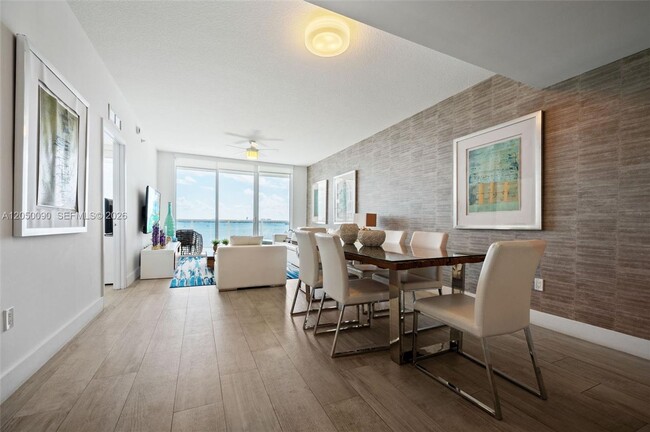 Foto del edificio - 600 NE 27th St