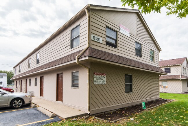 Foto del edificio - 814 W Hillcrest Dr