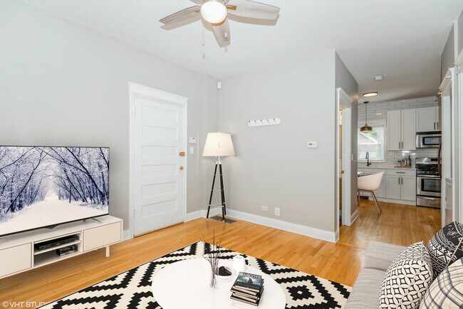 Foto del edificio - 3807 N Ravenswood Ave