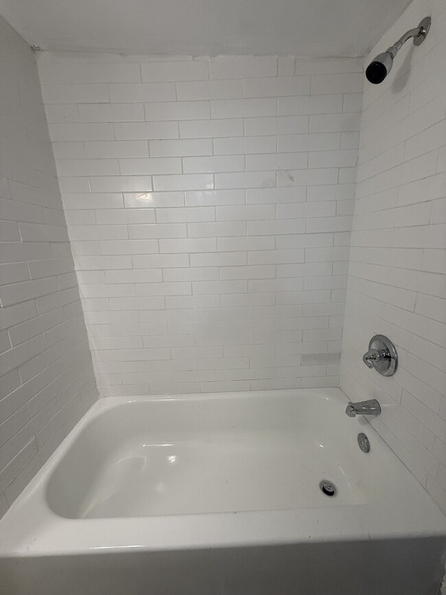 Building Photo - 1028 Bridge St