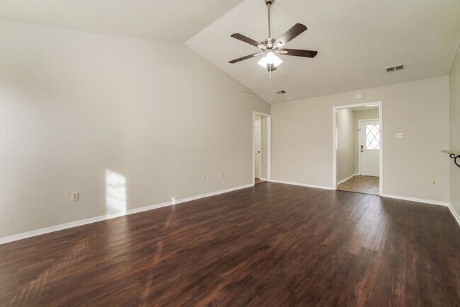 Building Photo - 3421 Laurelwood Dr
