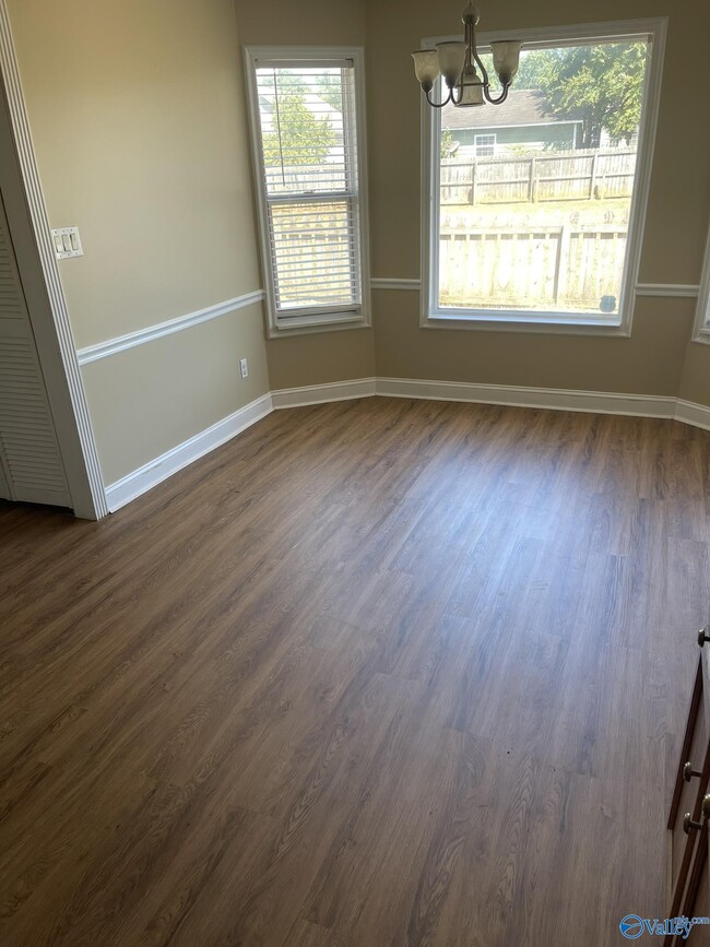 Foto del edificio - 12826 Dickens Ln