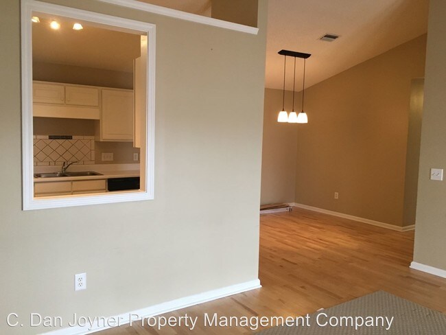 Building Photo - 206 Pelham Square Way