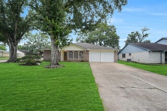 Building Photo - 13618 Piney Oaks Dr