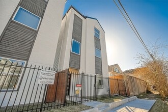 Building Photo - 1718 Hardy St