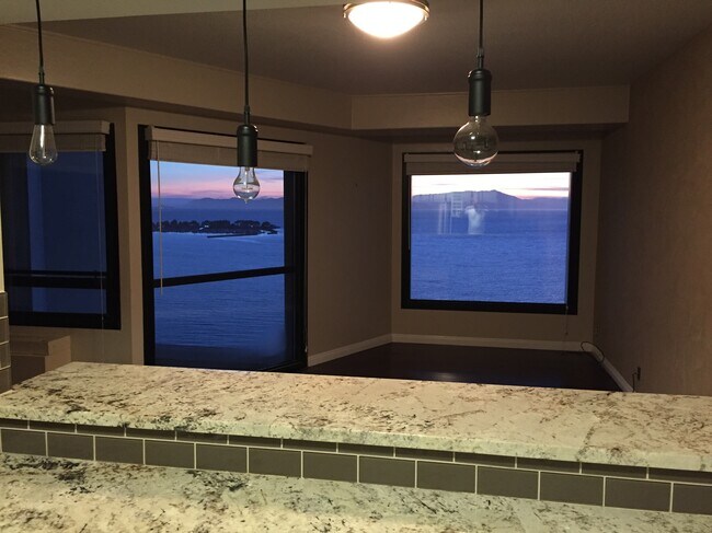 Foto del edificio - 6363 Christie Ave