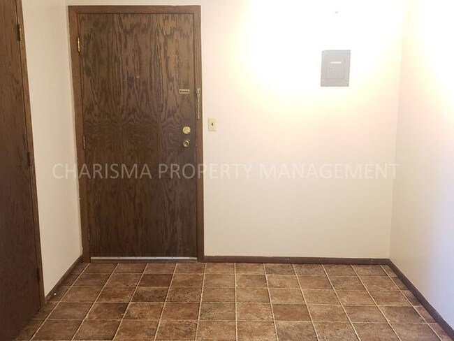 Building Photo - 4211 S West Ave