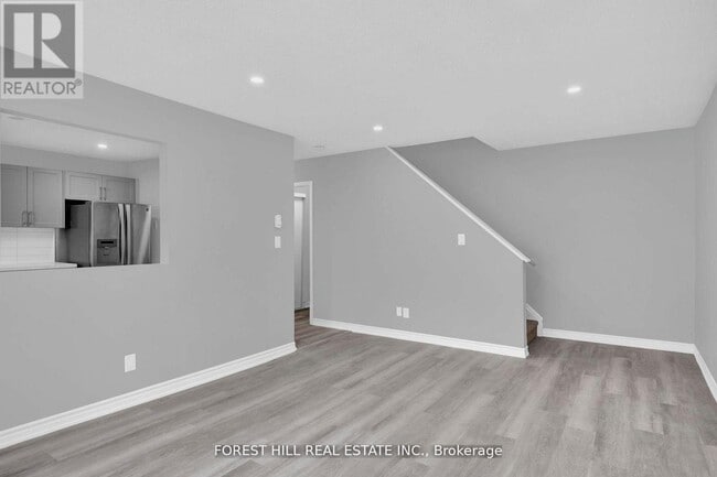 Building Photo - 494 Elgin St W