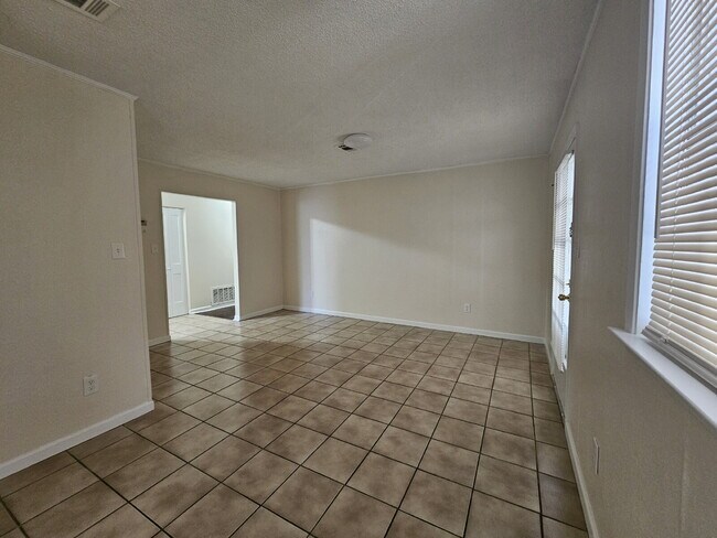 Foto del edificio - "Charming 3-Bed, 2-Bath Retreat on Scotland Terrace – Your Perfect Pensacola Escape!"