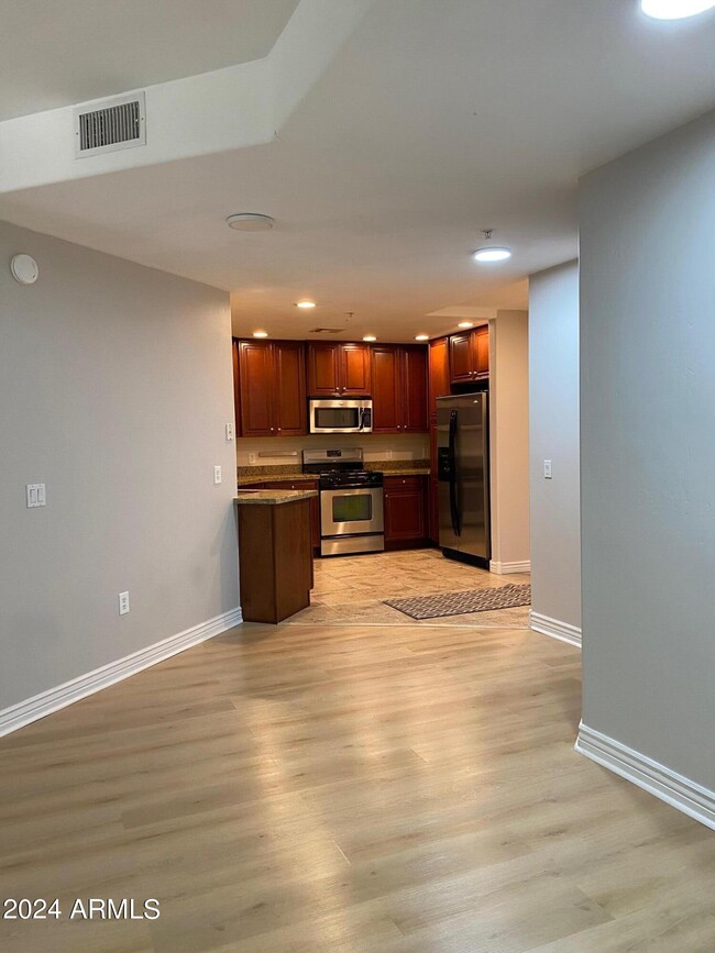 Building Photo - 5450 E Deer Valley Dr