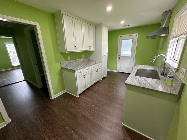 Foto del edificio - 11013 Pandora Dr