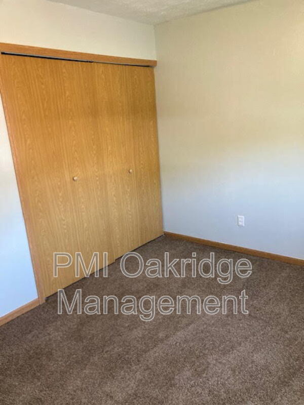 Foto del edificio - 1112 W Main St