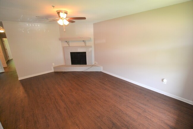 Foto del edificio - Charming 3 bedroom Duplex in Central, LA