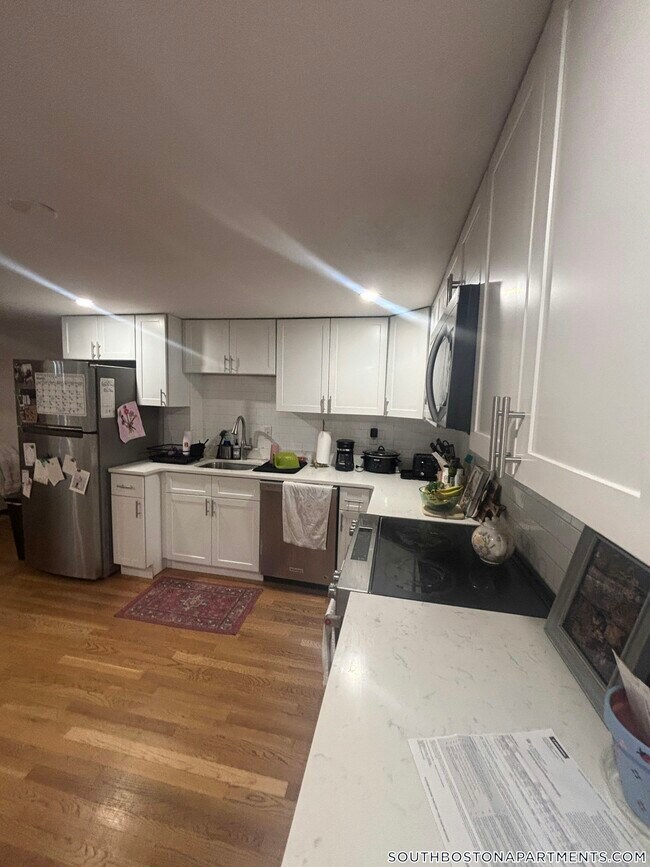 Building Photo - 506 E Broadway