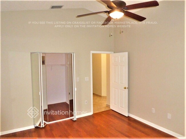 Building Photo - 406 SW 206th Ave