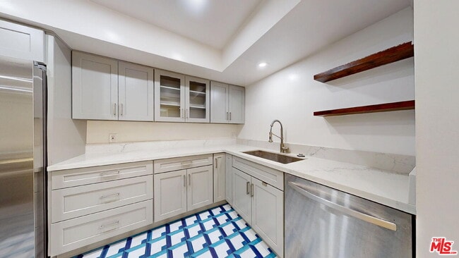 Building Photo - 6752 Hillpark Dr