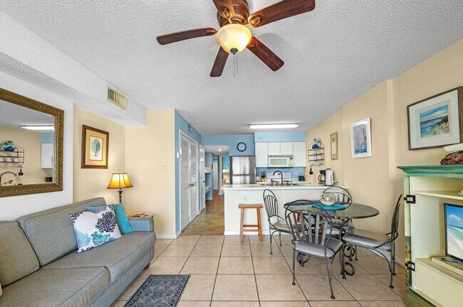 Foto del edificio - 561 E Beach Blvd