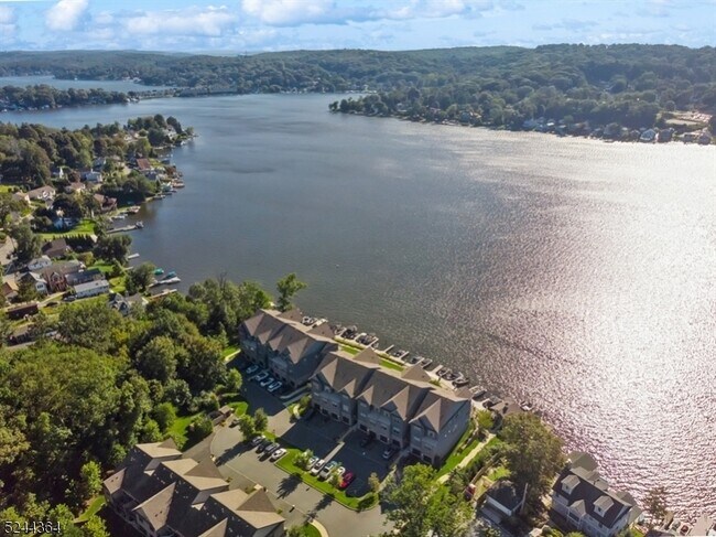 Building Photo - 504 Mariners Pt