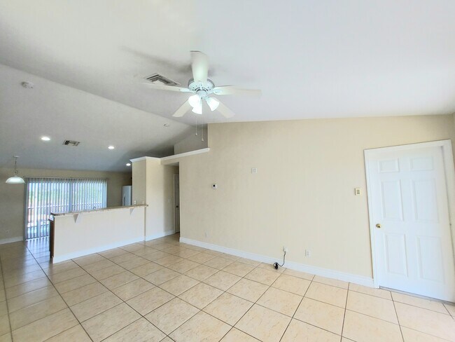 Foto del edificio - 18 NW 29th Pl