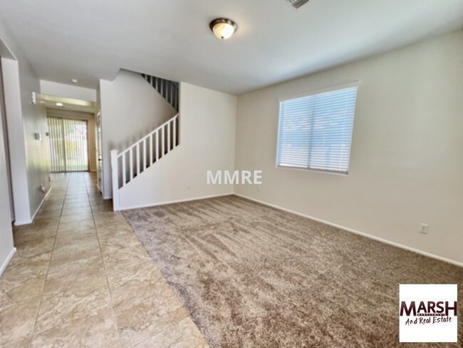 Building Photo - Two story 5 bedroom home in beautiful Layt...