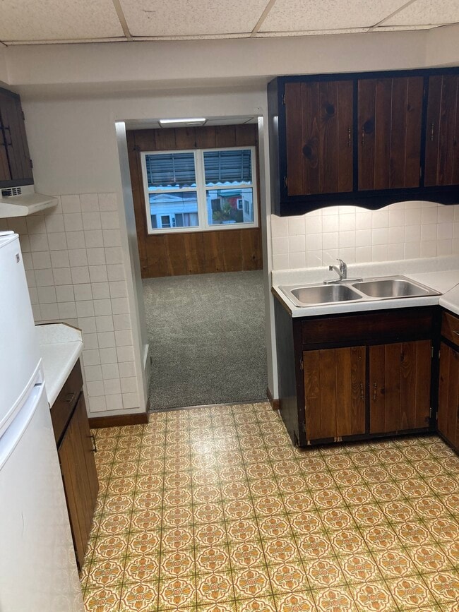 Building Photo - 805 Hess Ave