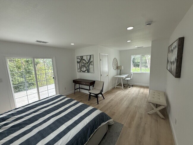 Foto del edificio - Stunning Newly Remodeled 4 Bedroom 3 Bathroom Home in Walnut Creek
