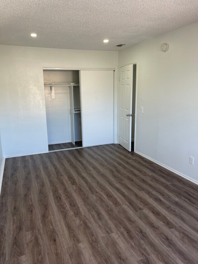 Foto principal - 9250 Wheeler Ct
