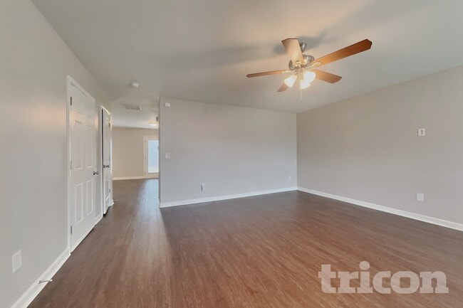 Building Photo - 1505 Hamilton Hills Dr