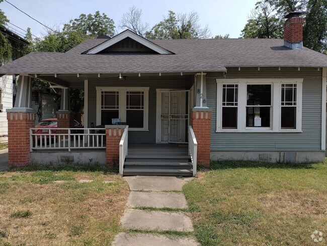 Building Photo - 826 W Lynwood Ave