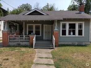 Building Photo - 826 W Lynwood Ave