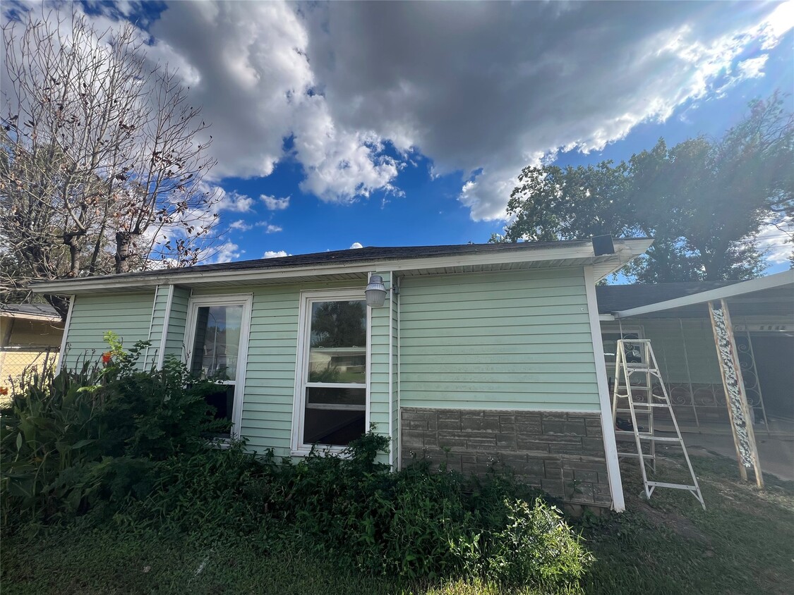 Foto principal - 5942 Ridgeway Dr