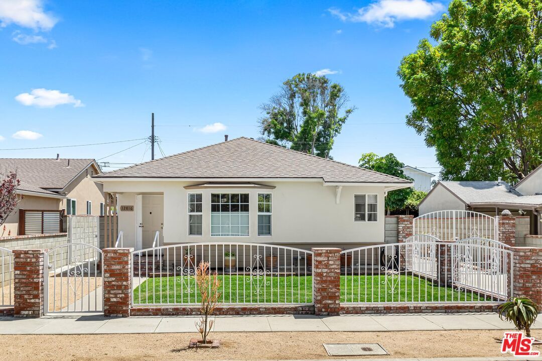 Primary Photo - 12816 Admiral Ave