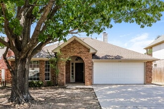 Building Photo - 7728 Blossom Dr