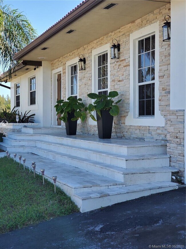 Foto del edificio - 8060 SW 205th St