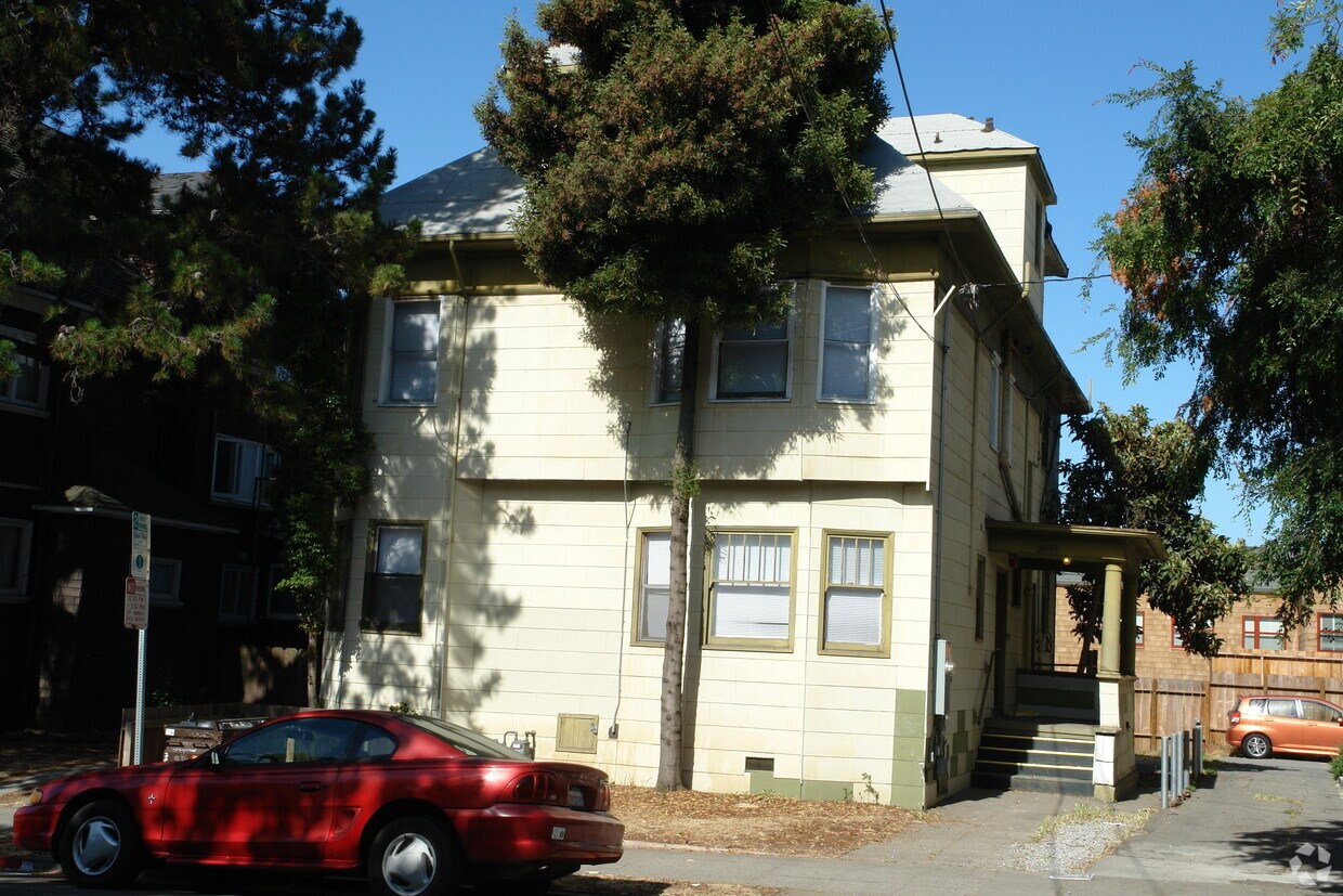 Foto principal - 2414 Dana St