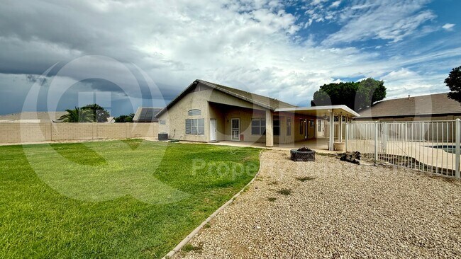 Foto del edificio - 6445 W Taro Ln