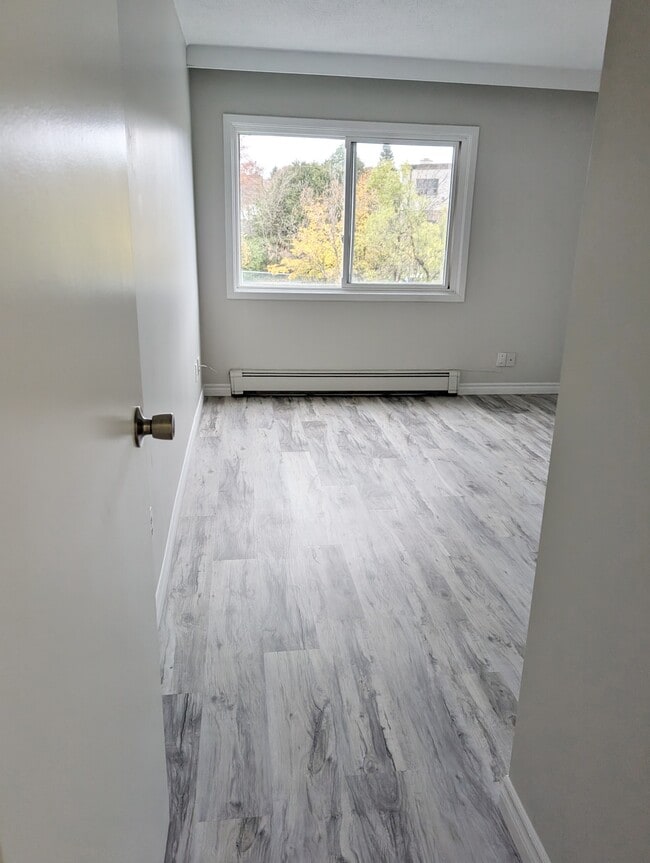 Building Photo - 84 Country Hill Dr