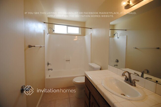Foto del edificio - 8274 Eastwood Ave