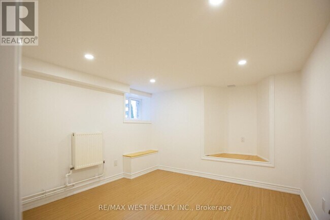 Photo du bâtiment - 16 Maynard Ave