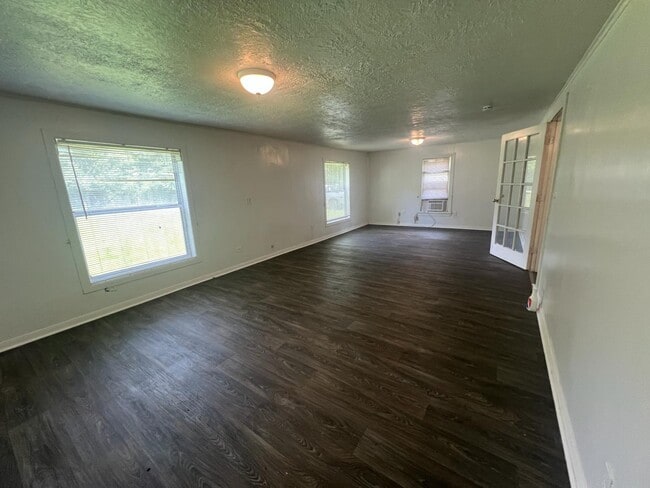 Building Photo - 8206 Sunflower Dr