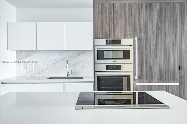 Foto del edificio - 851 NE 1st Ave