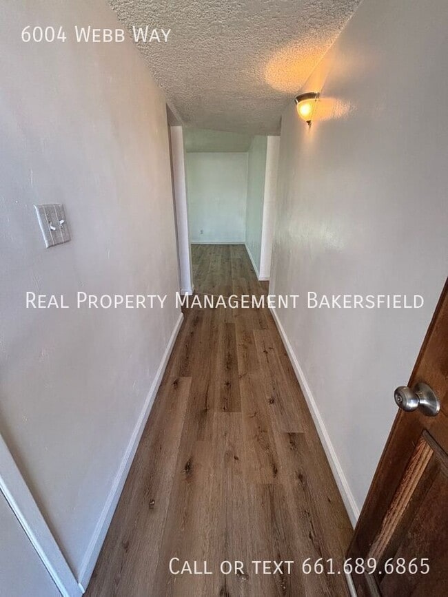 Foto del edificio - 6004 Webb Way