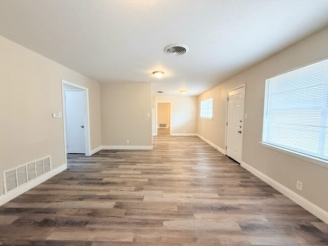 Building Photo - 4075 Old Bonham Rd