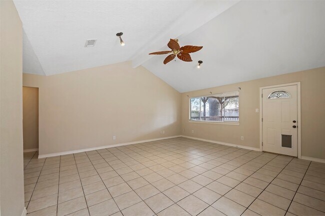 Foto del edificio - 14154 Whispering Palms Dr