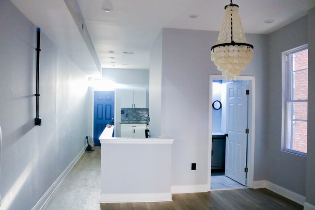 Comedor - 1716 Moreland Ave