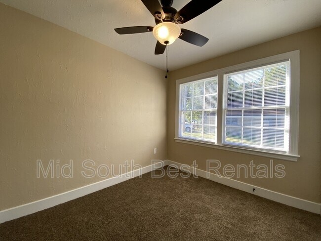 Foto del edificio - 2300 Moss St